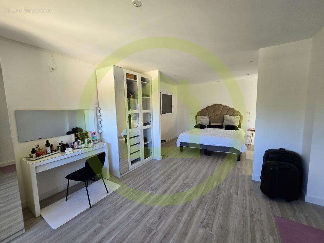 Maison à SAINT-PRYVE-SAINT-MESMIN