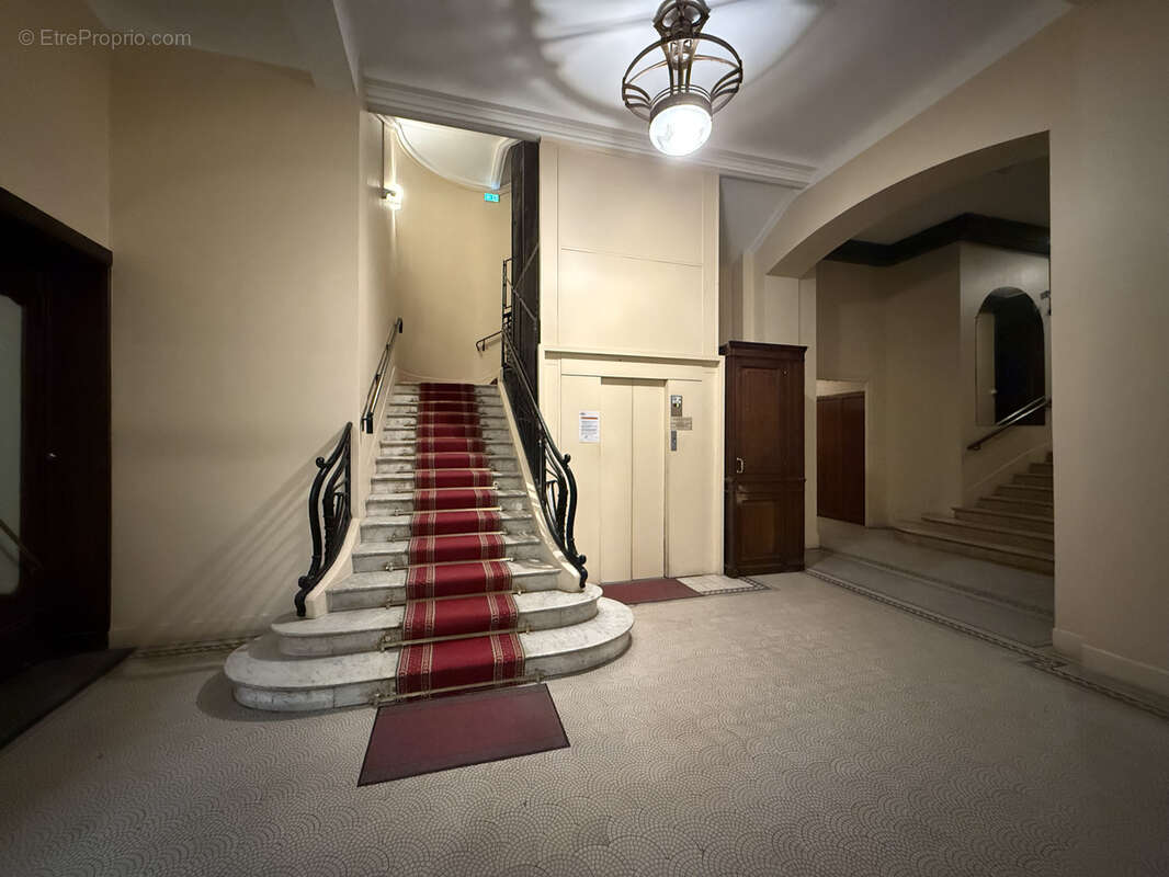 Appartement de standing t4 147m2  + emplacement parking couvert - photo 2