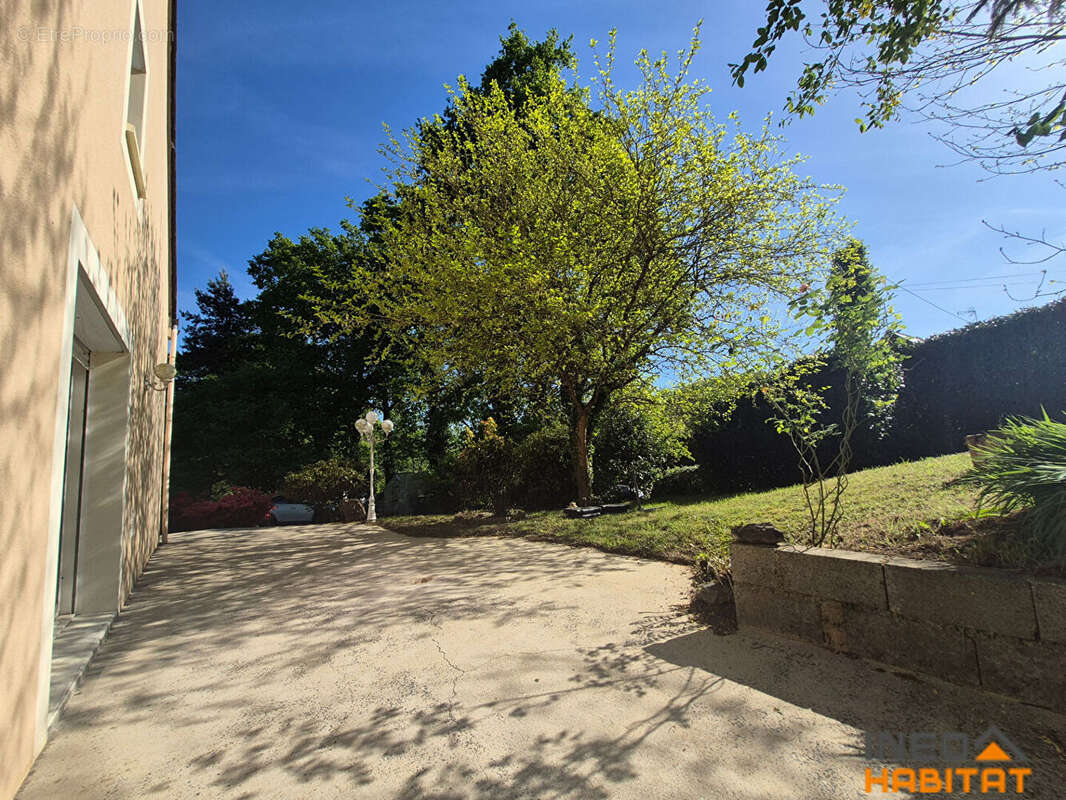 Maison à BOURG-DES-COMPTES