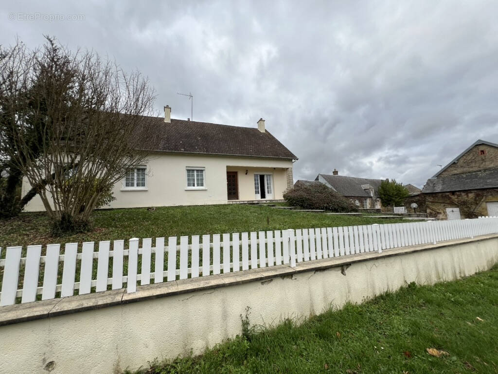 Maison à NEUVY-DEUX-CLOCHERS