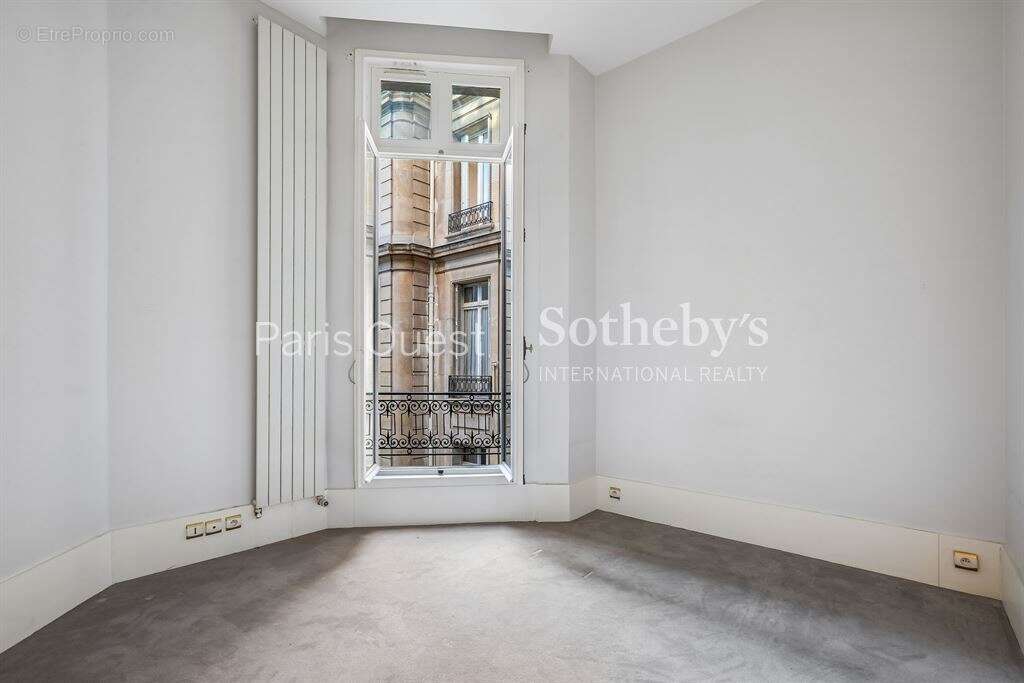 Appartement à PARIS-17E