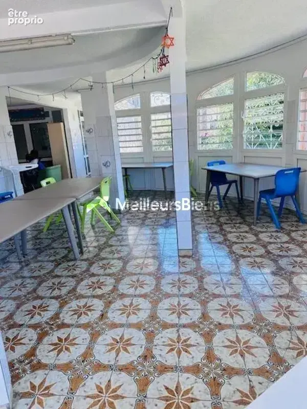 Baisse de prix !!! a vendre sur baie mahault proche commoditees grande villa  de 392 m² sur 796 m² de terrain - photo 12