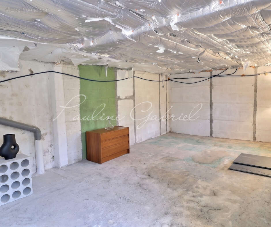 Petite maison rénovée Sté Cécile avec jardin, garage, sous-sol et dépendances - photo 8