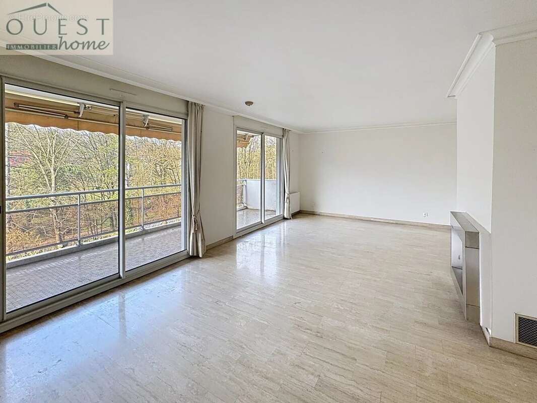 Appartement à CHARBONNIERES-LES-BAINS