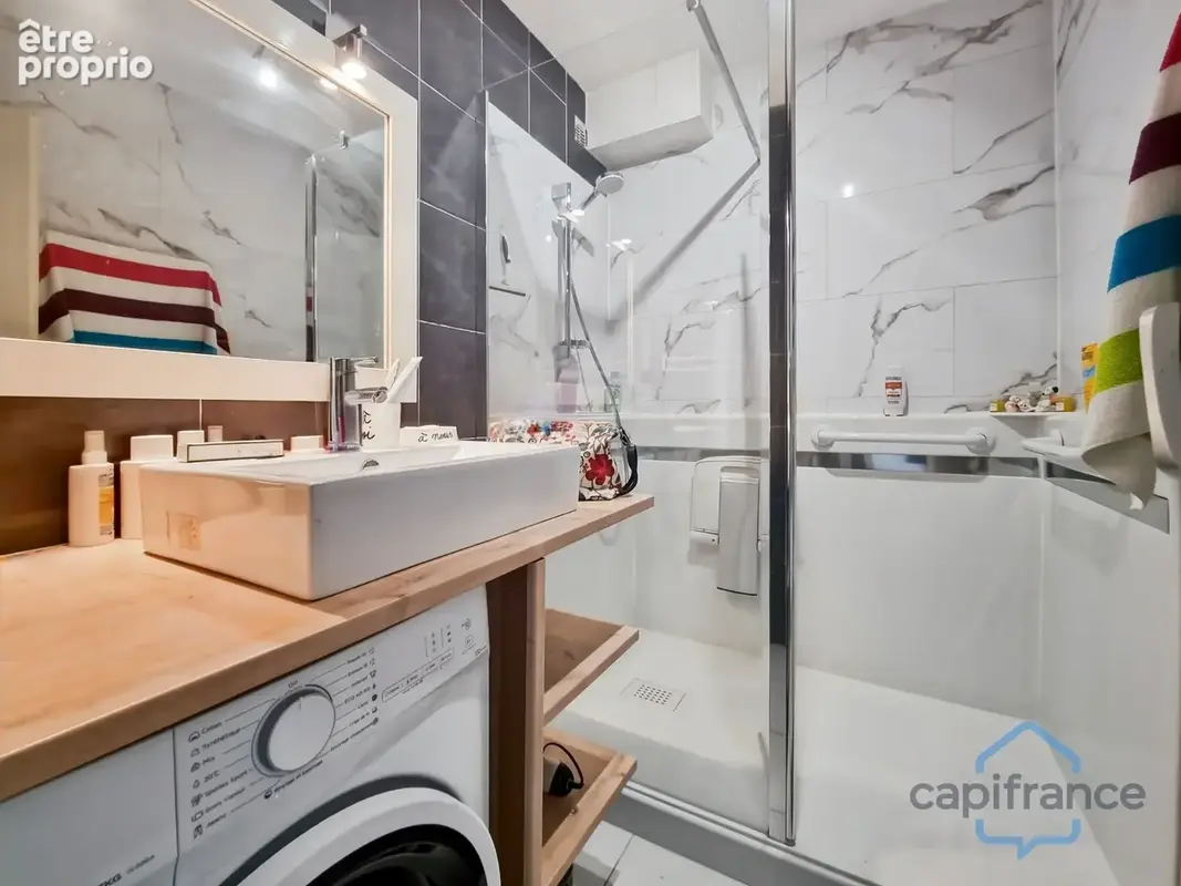 Appartement VUE MER en 1ère ligne, traversant et au DERNIER ETAGE - T2 rénové de 40m² + Terrasse - La GRANDE-MOTTE (34) - photo 9