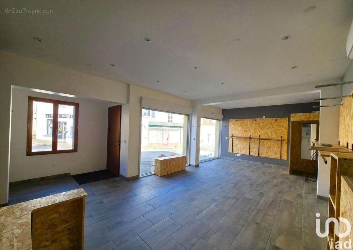 Photo 2 - Commerce à MONDONVILLE-SAINT-JEAN