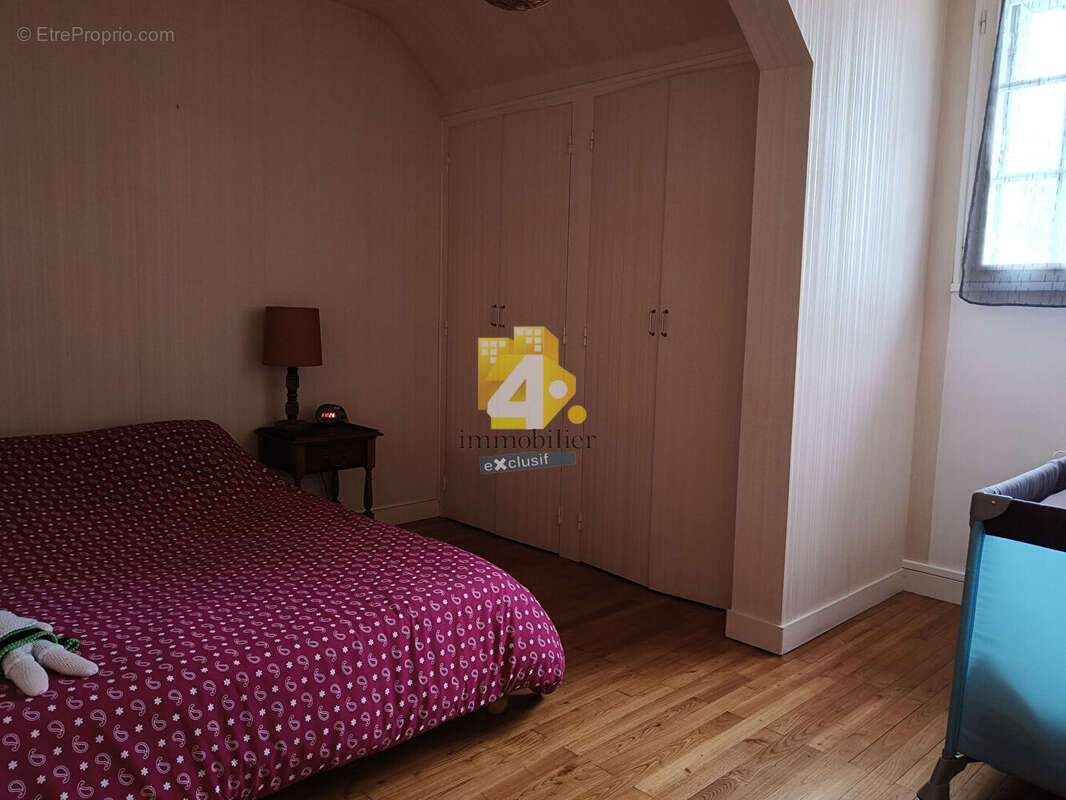 Maison à LA CHAPELLE-DES-MARAIS