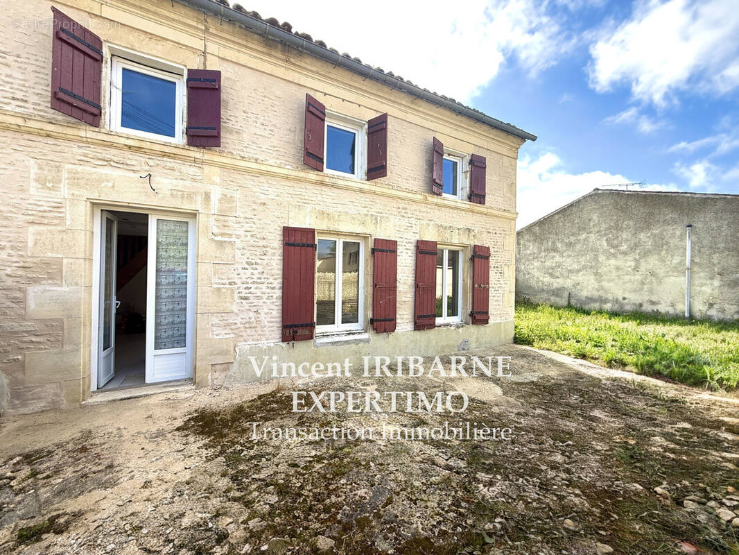 Maison à SAINT-HILAIRE-DE-VILLEFRANCHE