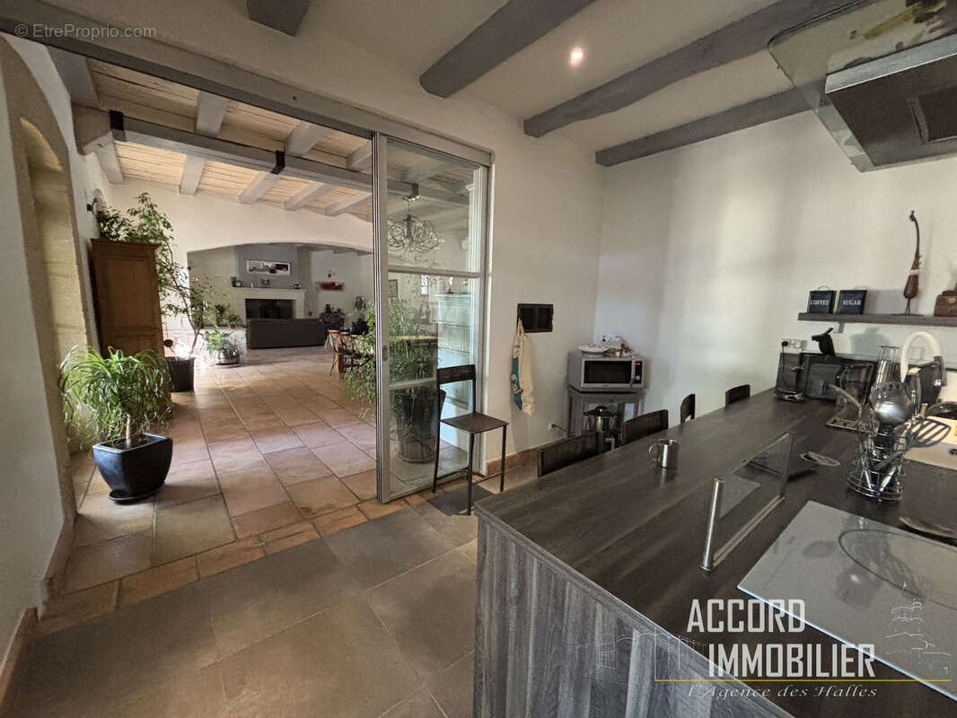 Vinassan ! Maison vigneronne de prestige de 300m2 sur 5000m2 de terrain clos - photo 3