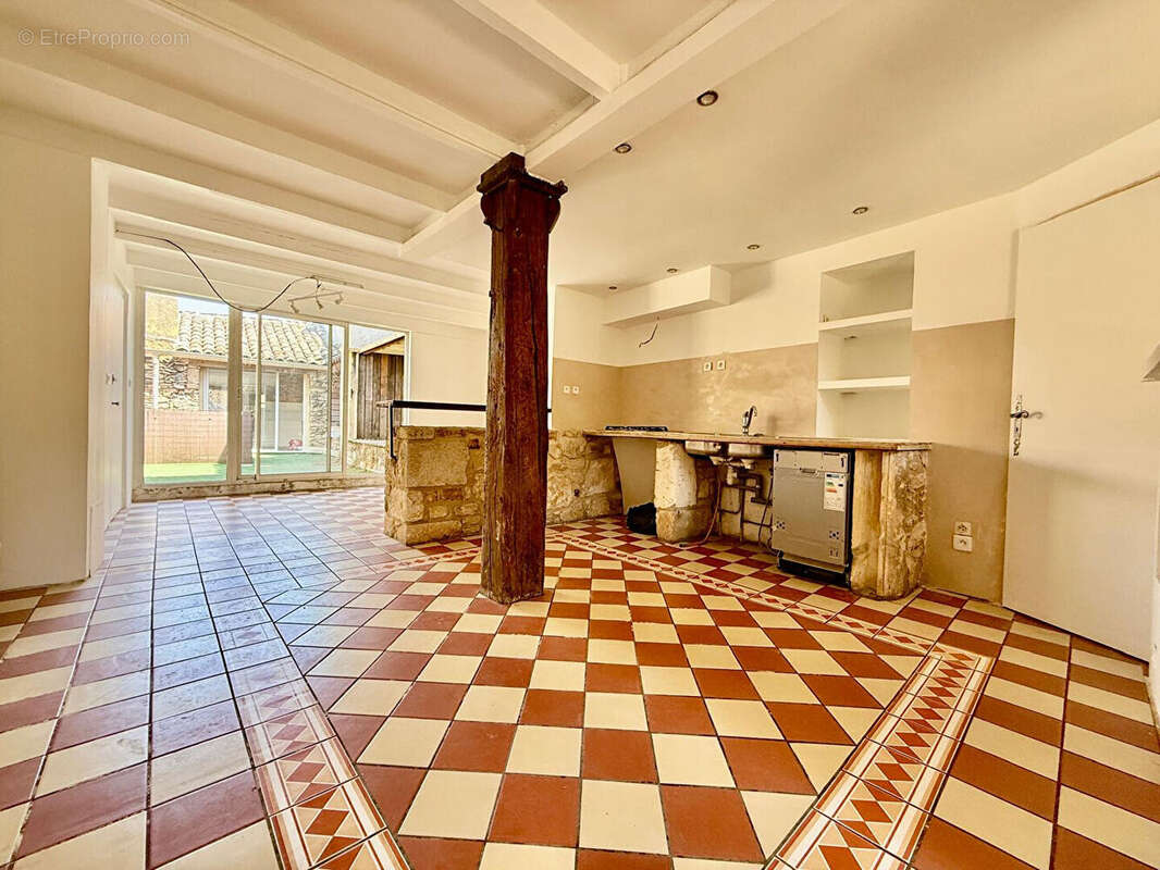 Appartement à BAGNOLS-SUR-CEZE
