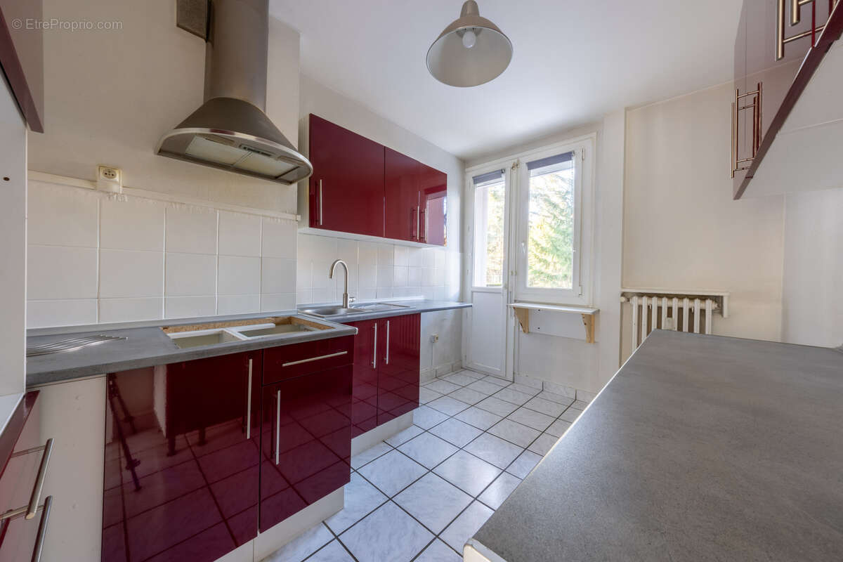 Appartement à SAINT-PRIEST-EN-JAREZ