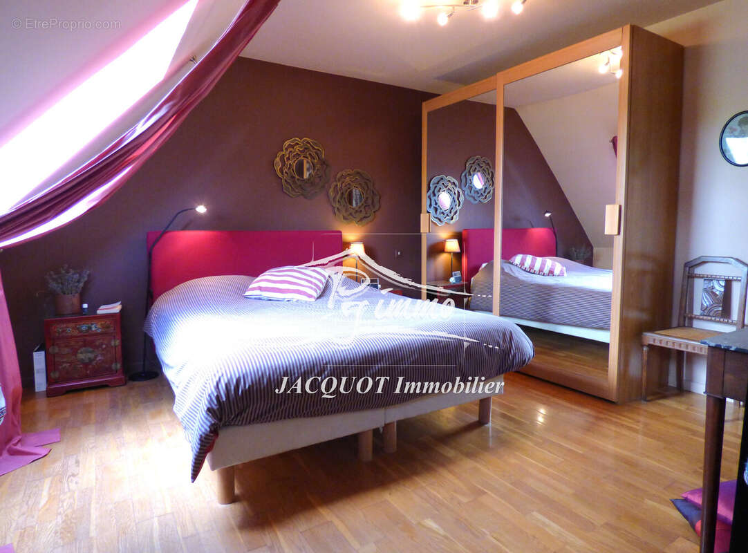 Maison à NEUVILLE-EN-FERRAIN