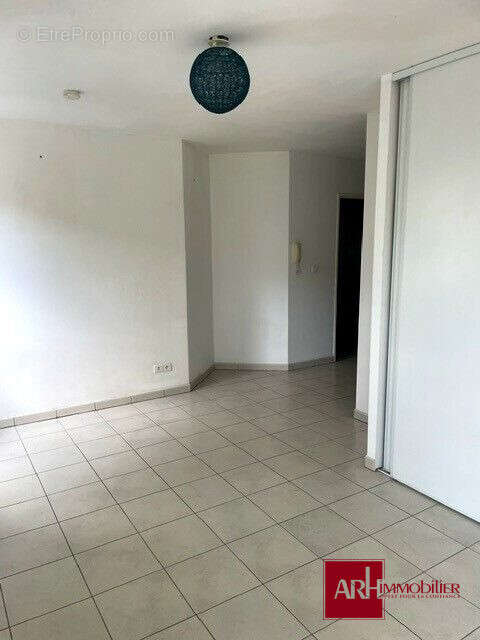 Appartement 28 m² à Saint-Denis  - photo 6