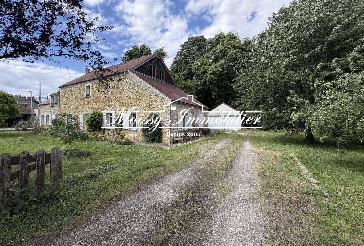 Maison à MOISSY-CRAMAYEL