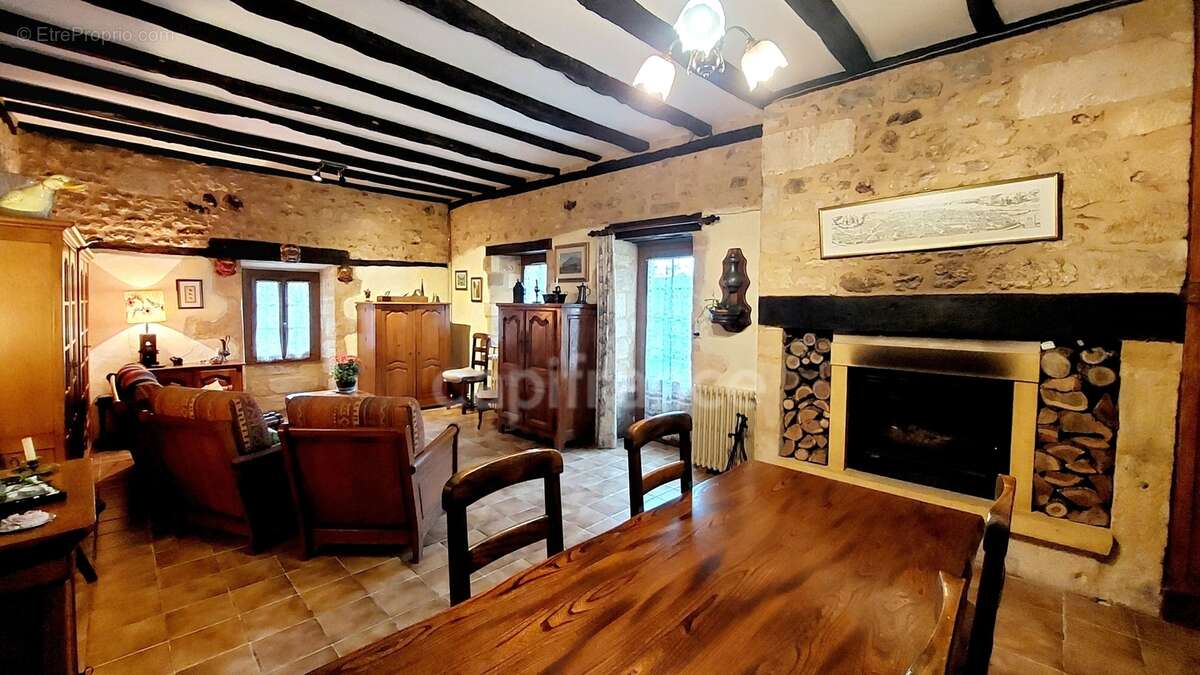 A vendre. Ensemble de 250m² à Tursac (24) avec maison d'habitation, gîte, piscine lagon sur près de 1,5 hectares de terrain en p - photo 5
