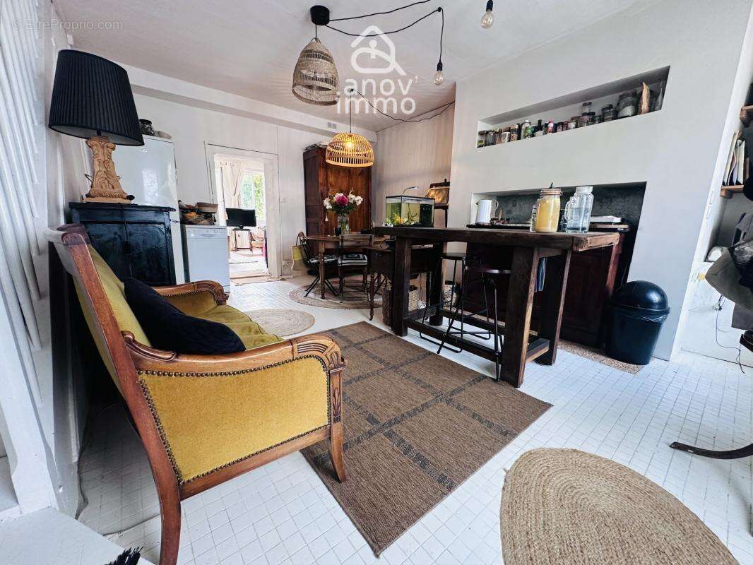 Maison de charme avec jardin intime, terrasse et atelier   E - photo 2