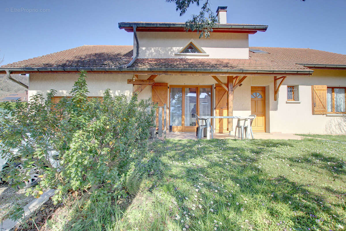 Maison à PEYRIEU