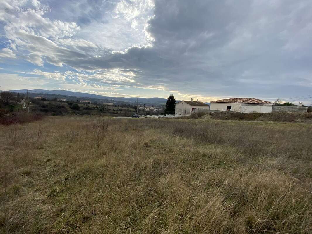 Terrain à VILLENEUVE-DE-BERG