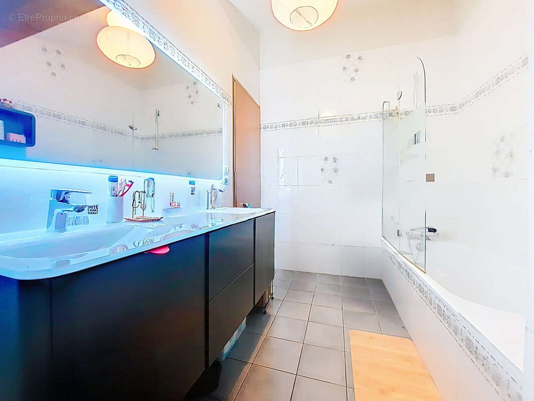 Maison à SAINT-SYMPHORIEN-D'OZON