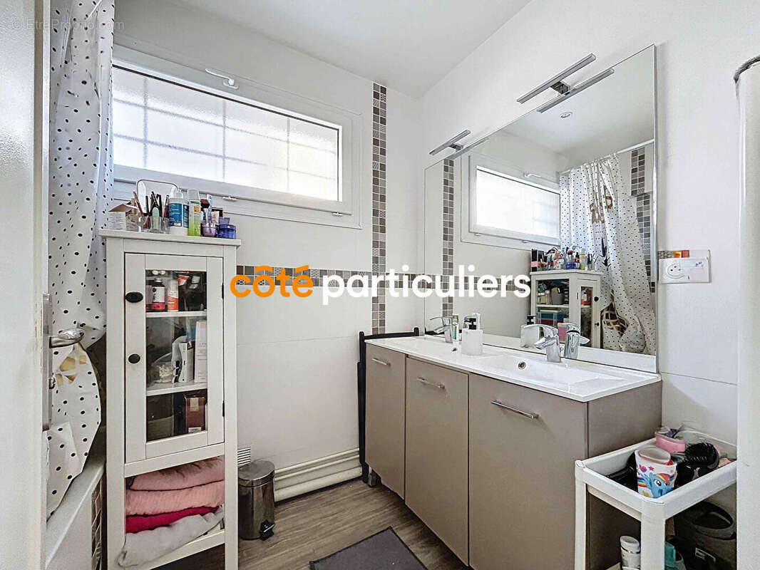 Appartement à SAINT-MAUR-DES-FOSSES