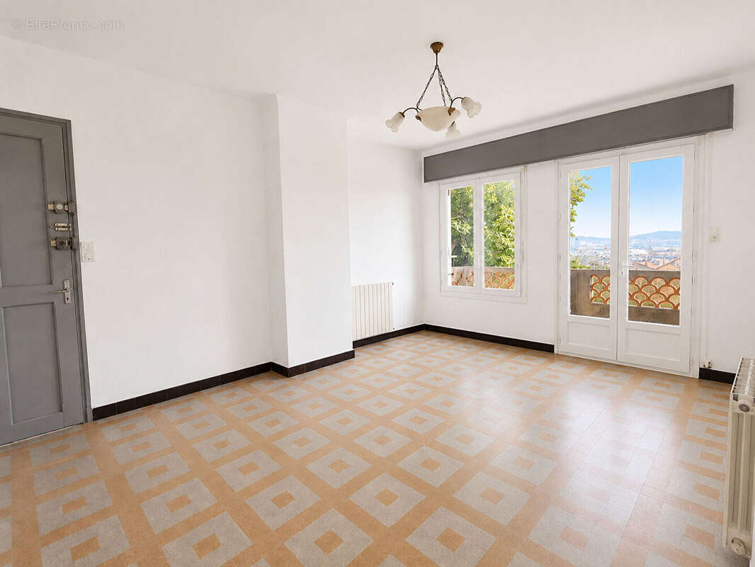 Appartement à MARSEILLE-16E