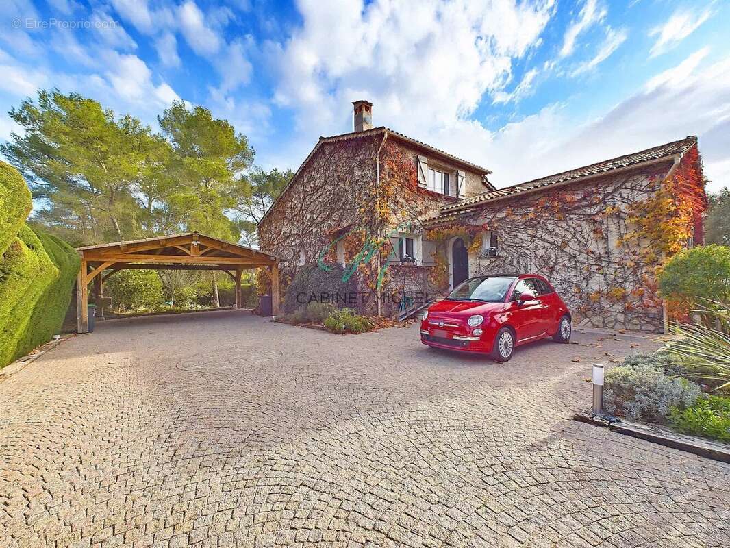 Maison à ROQUEFORT-LES-PINS