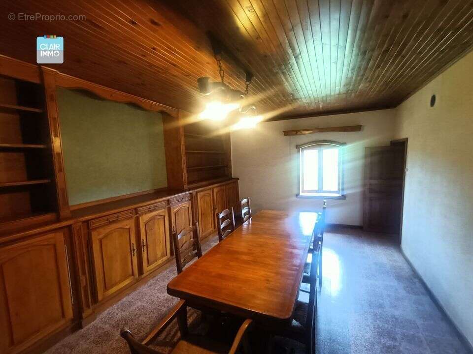 A BIZIAT PROCHE MACON ET BOURG-EN-BRESSE FERME 5 PIECES SUR - Maison à BIZIAT