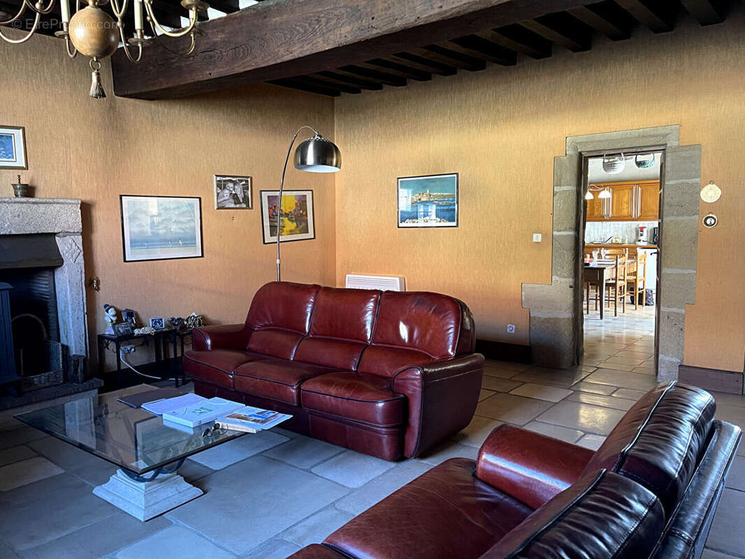 Maison à SAINT-MENOUX