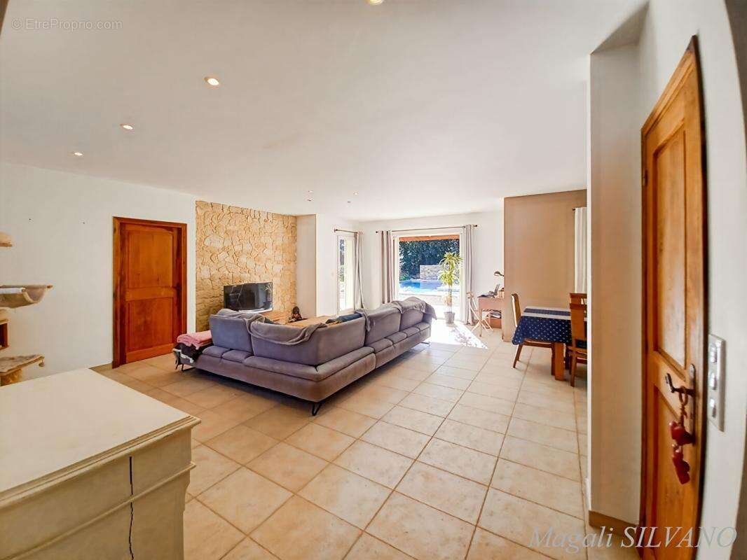 Villa F5 vue mer avec piscine à pied du village - photo 6