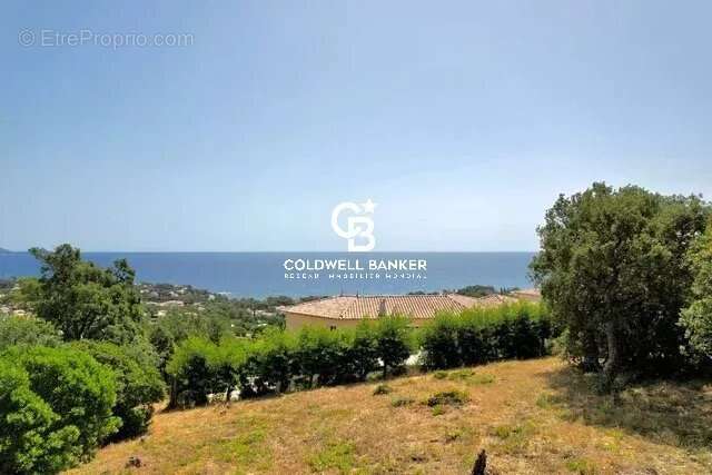 Terrain à LES ISSAMBRES