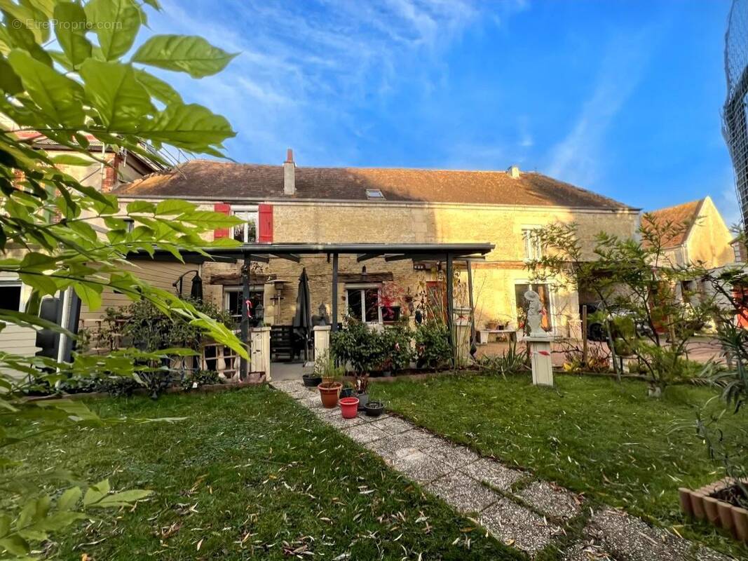 Maison à MEZIDON-CANON