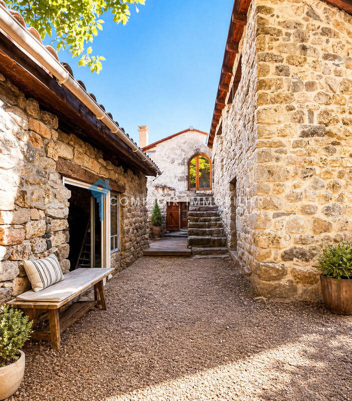 Maison à MONTPEZAT-SOUS-BAUZON