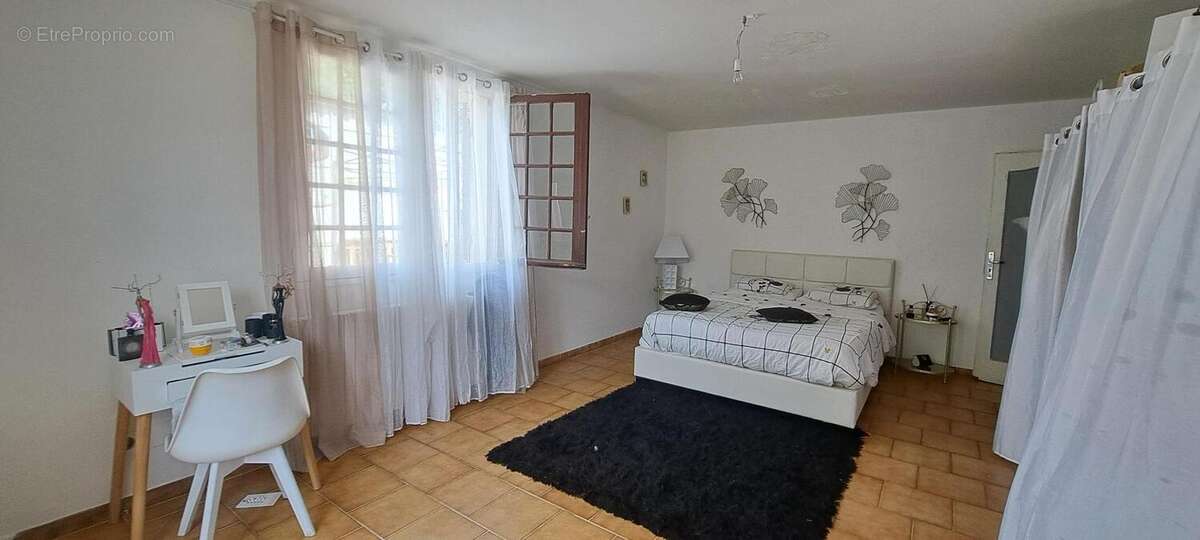 Maison à AMBARES-ET-LAGRAVE