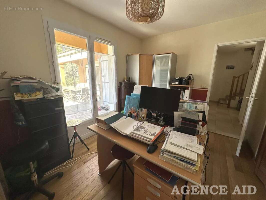 Maison à CUGES-LES-PINS