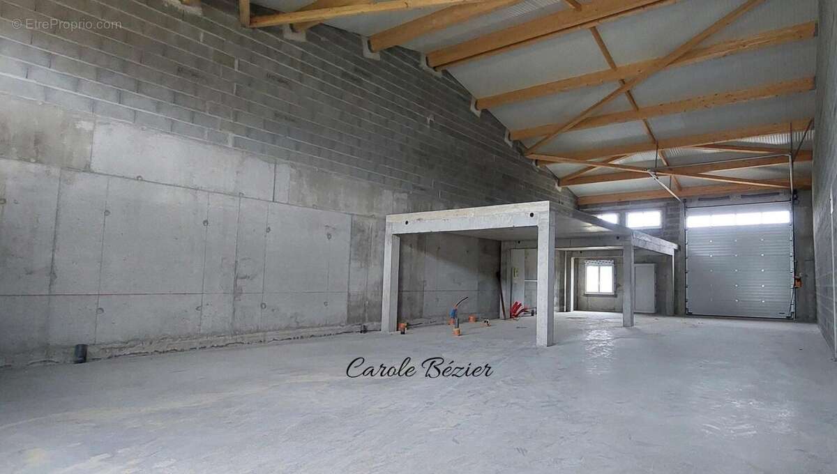 Photo 4 - Commerce à SAINT-HILAIRE-DE-CHALEONS