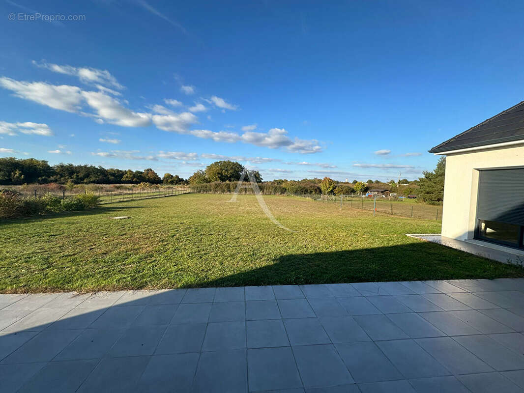 Maison à LES MONTILS