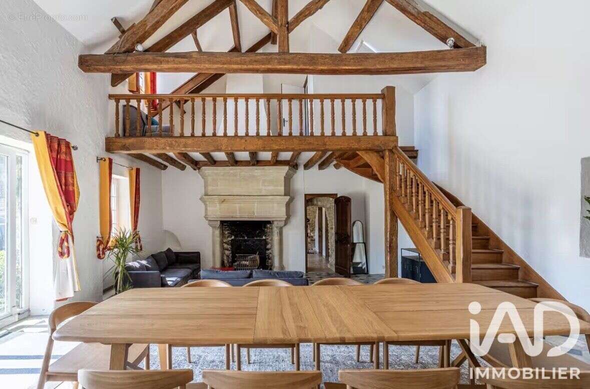 Maison 207 m² à Saulx-Marchais  - photo 5