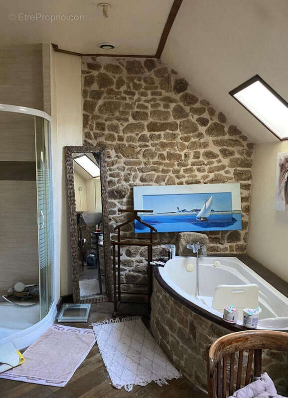 Maison à MEZIERES-SUR-COUESNON