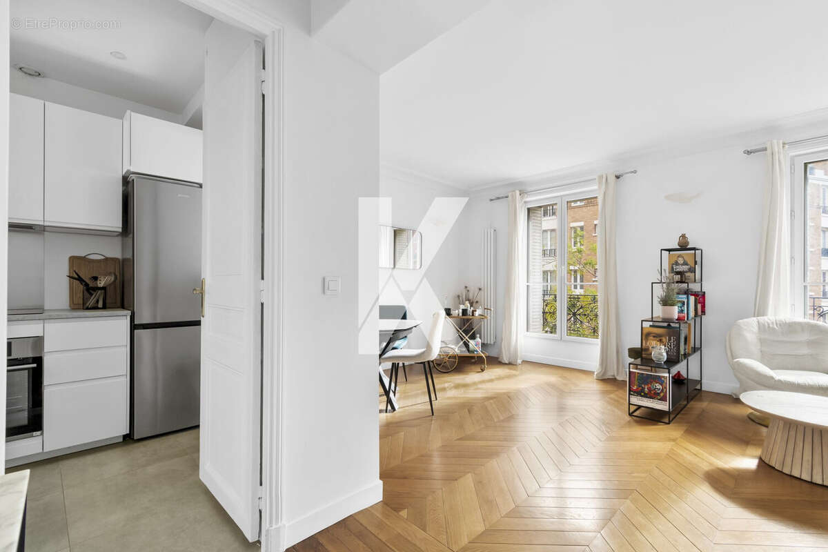 Séjour et Cuisine équipée - Appartement à PARIS-16E