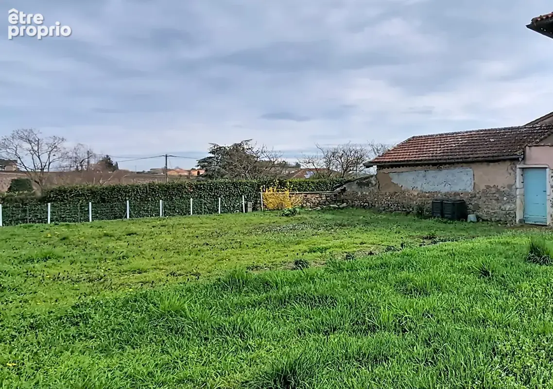 Maison Saint Etienne Des Oullieres 7 pièce(s) sur 750m² de terrain - photo 2