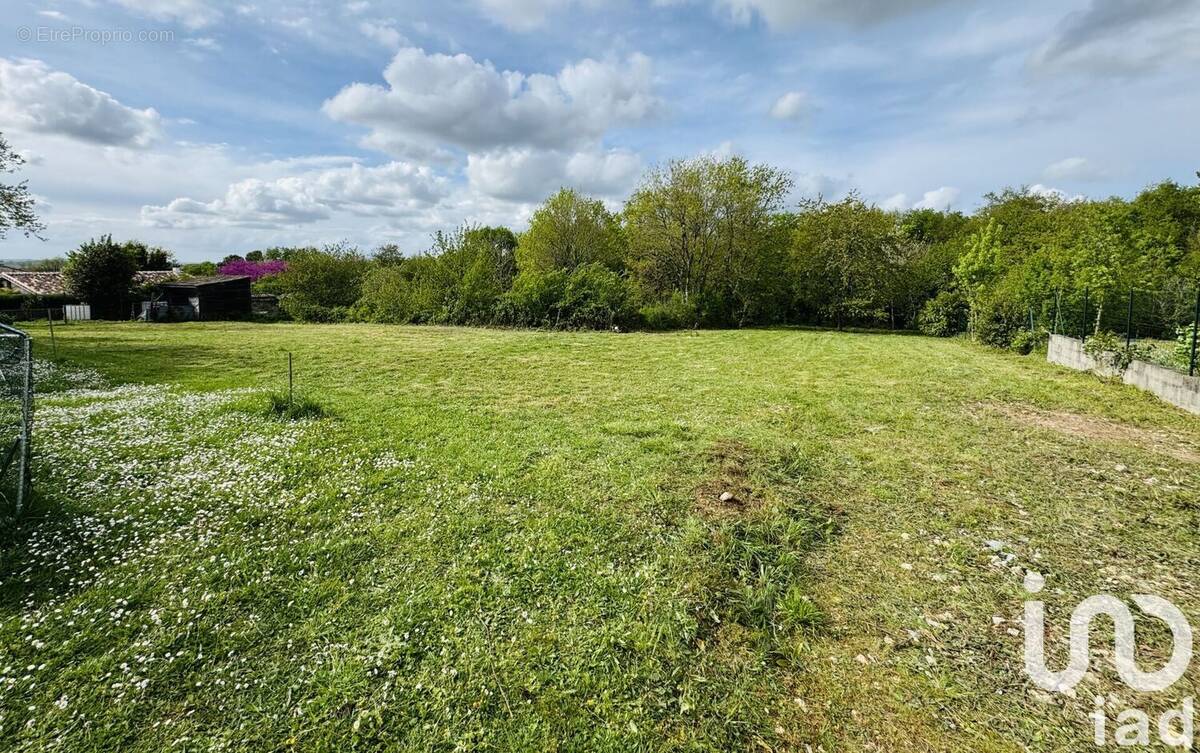 Photo 1 - Terrain à CHAMPNIERS