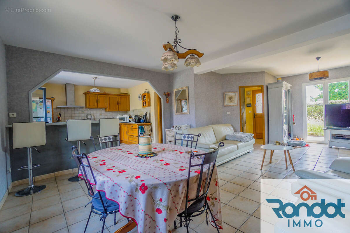 Maison à MAGNY-SUR-TILLE