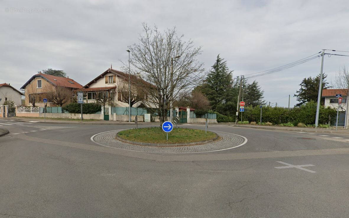 Parking à CRAPONNE