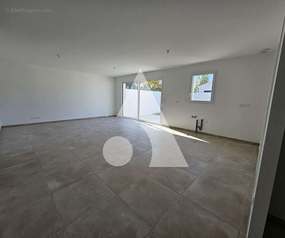 Maison à CHAILLEVETTE