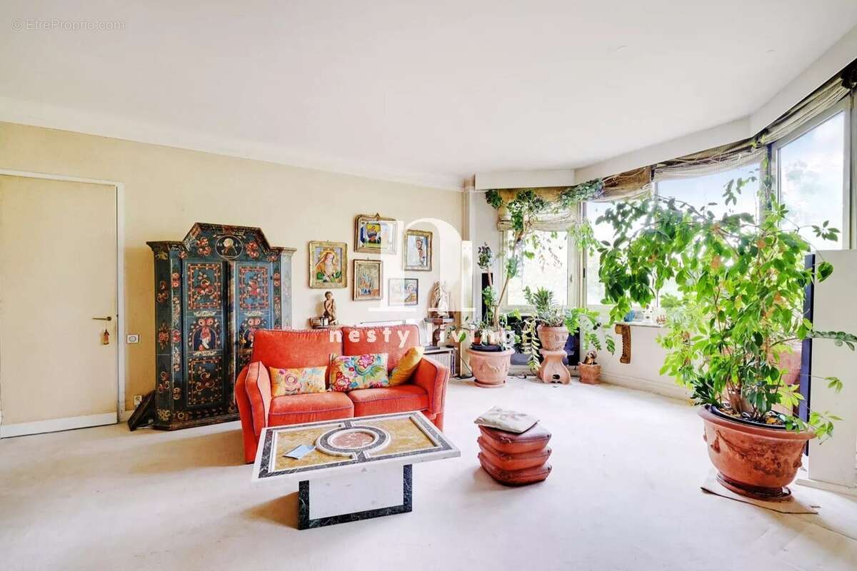 Appartement à PARIS-16E