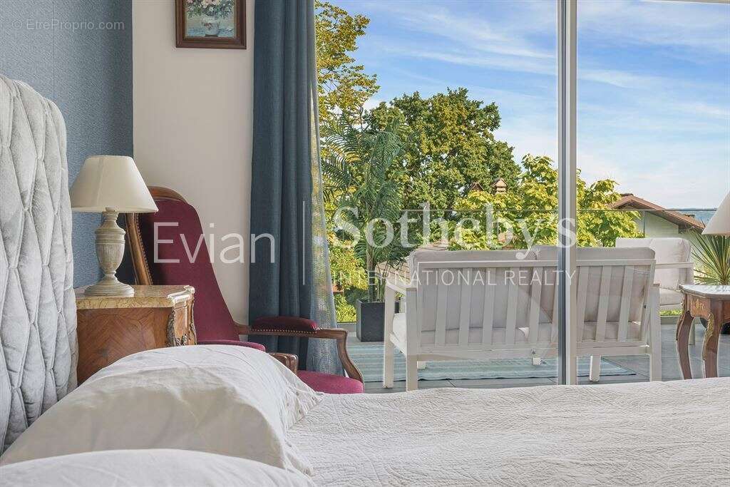 Evian les Bains, T4 dans une résidence très récente avec large balcon vue lac. - photo 18