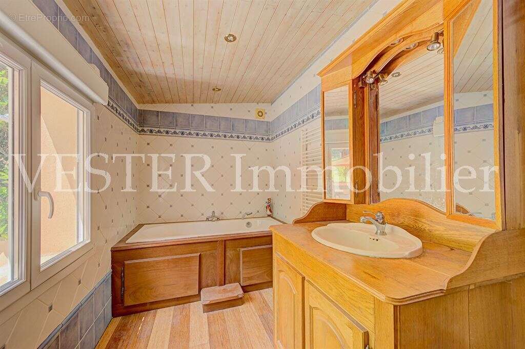 Sur un terrain de 3  000m², très agréable maison familiale d’environ 175m² - photo 19