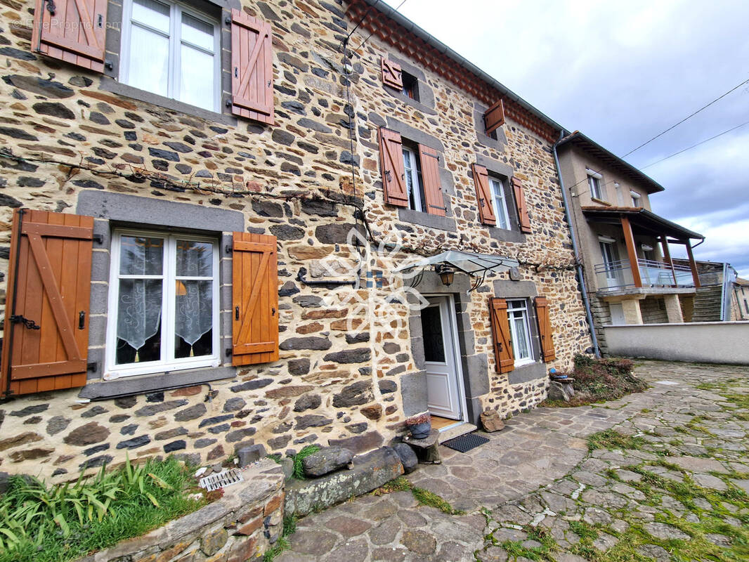 Maison à MASSIAC