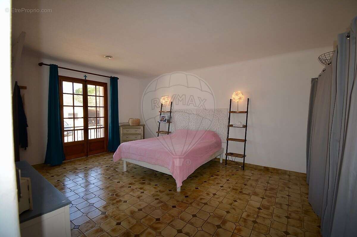 Maison à LE MUY