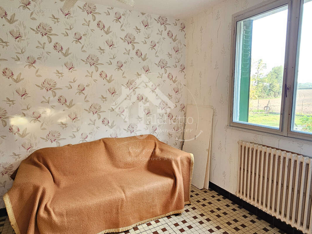 Maison à SAINT-LEGER-SUR-VOUZANCE